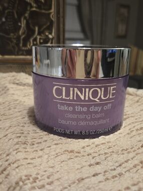 Clinique Take The Day Off Cleansing Balm - Purple